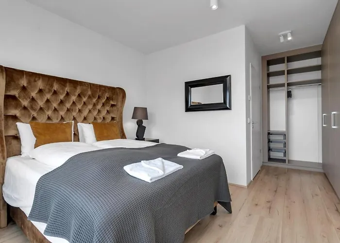 Spacious Luxury 3Br Apartment With 2 Bathrooms 1003
